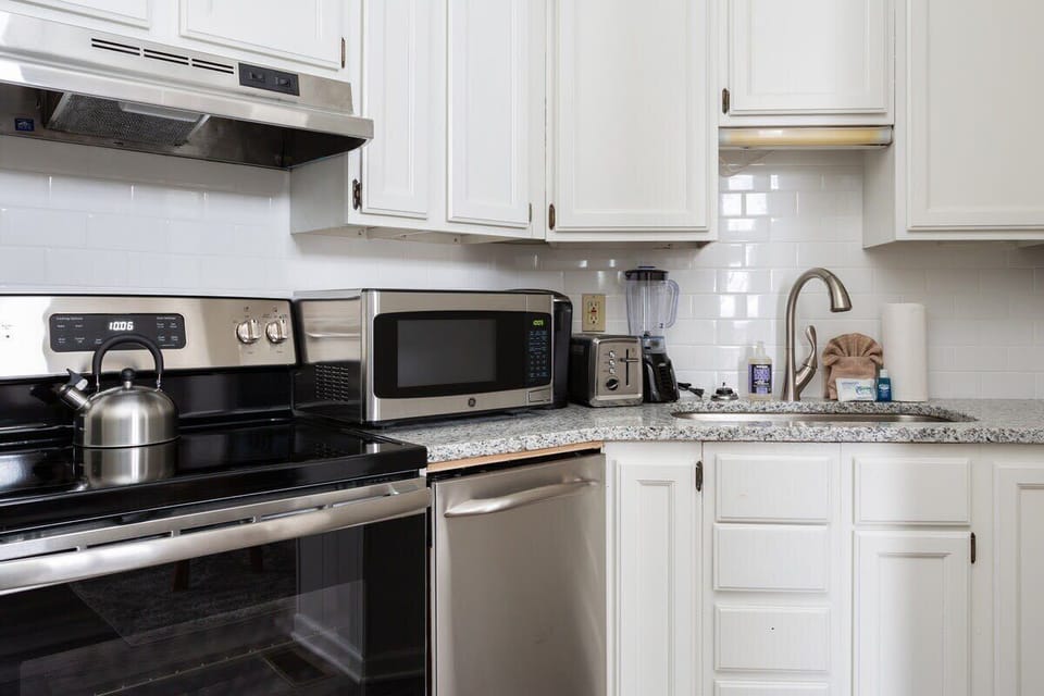 Amenities! Keurig Coffee Maker!