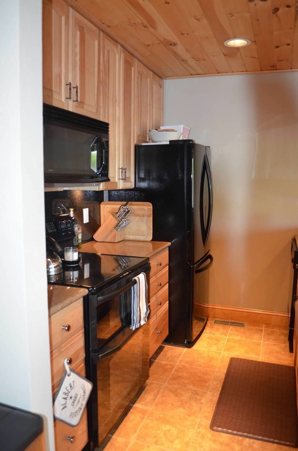 Full kitchen. Double Oven. Microwave. Dishwasher. Fridge.