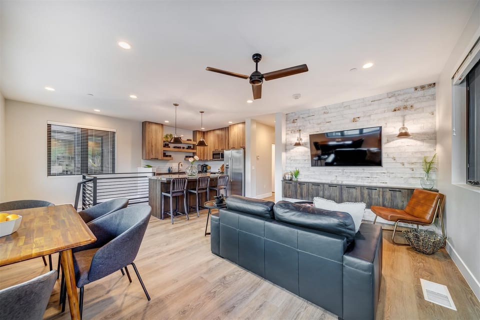 Living room, Kitchen and Dining Area
