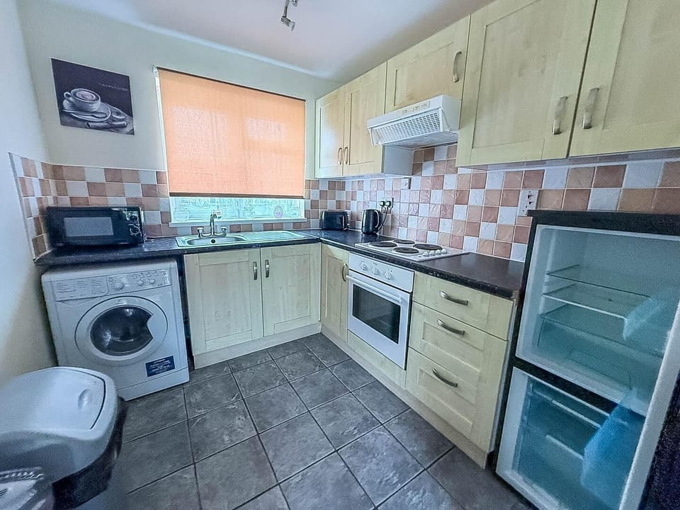 Escape to Hemsby Norfolk for a relaxing weekend getaway, where Norfolk beaches and a holiday chalet with a welcoming kitchen await.