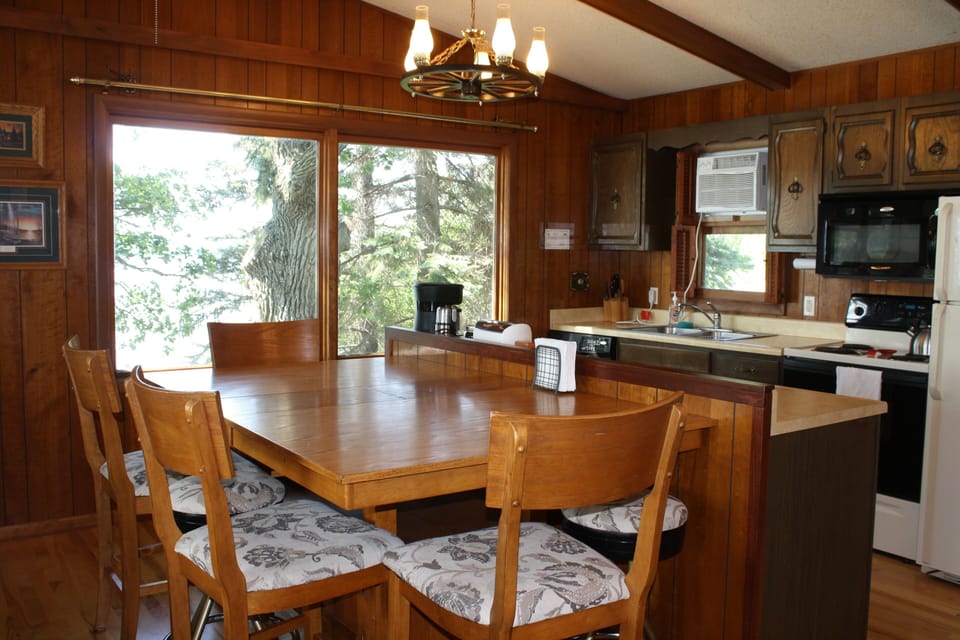 Eat-at-it island with counter height seating