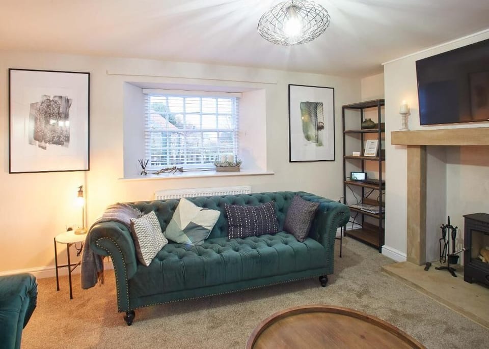 Middle Farmhouse, Lythe - Host & Stay