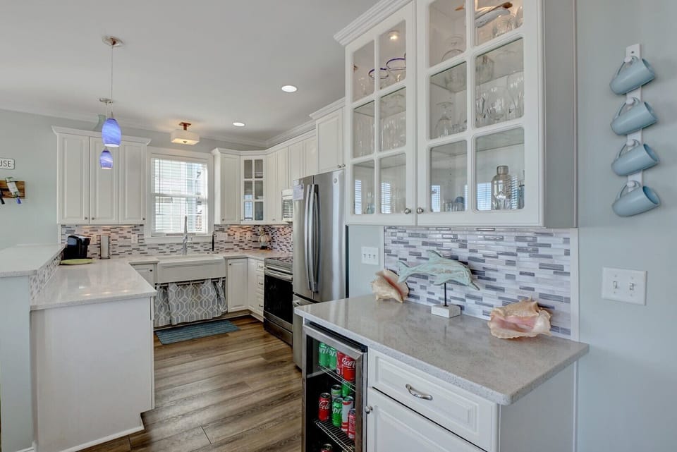 Kitchen/Bar Area