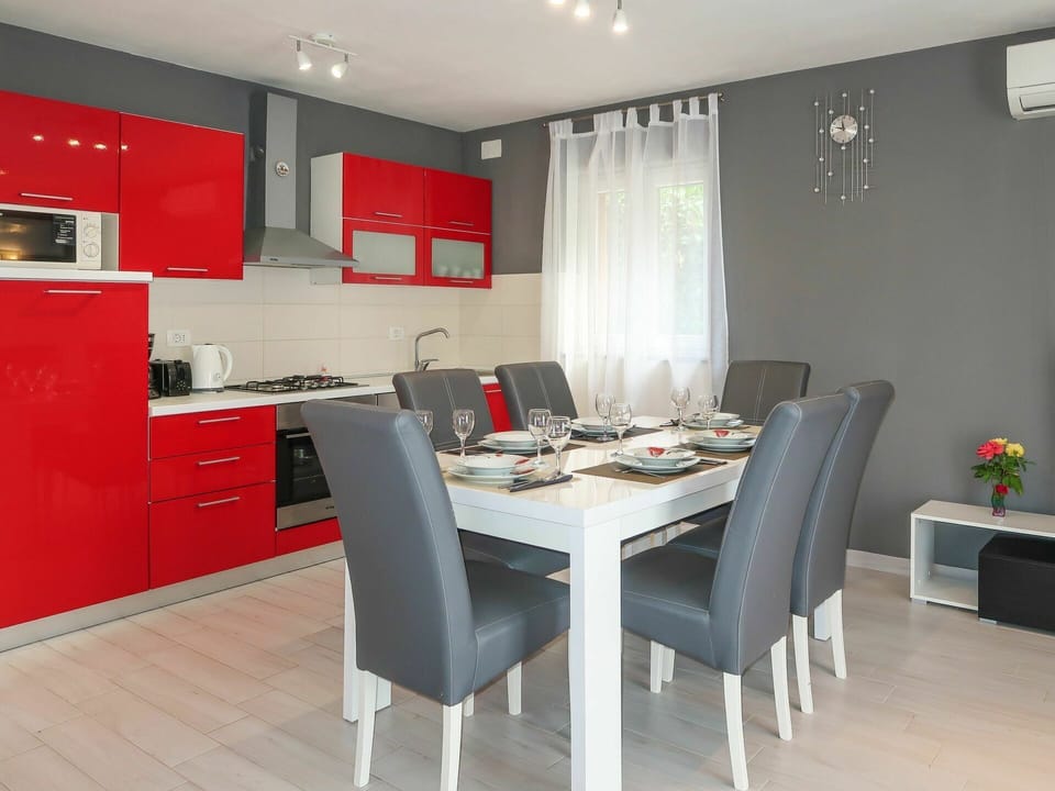 Furniture, Property, Table, Chair, Lighting, Building, Wood, Architecture, Interior Design