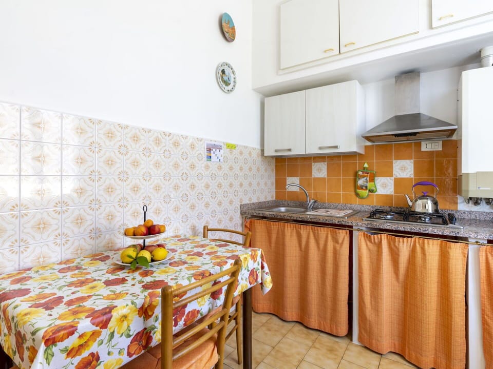Table, Furniture, Property, Cabinetry, Tablecloth, Textile, Interior Design, Building, Lighting, Chair