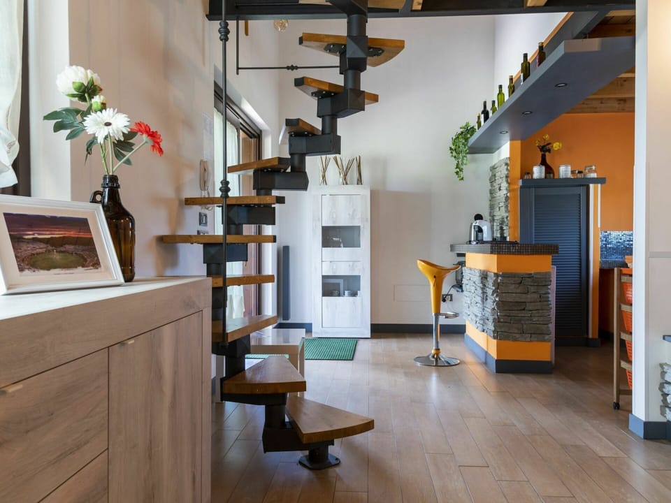 Property, Shelving, Lighting, Interior Design, Flower, Wood, Plant, Floor, Flooring, Houseplant