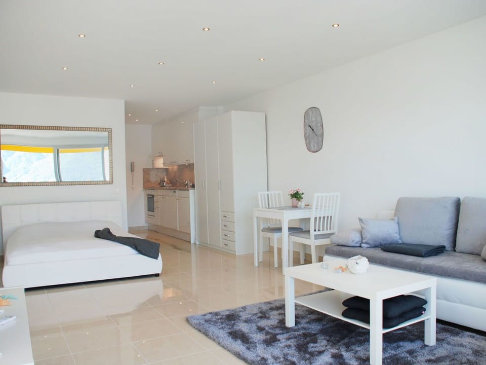 Furniture, Room, Property, Interior Design, Bedroom, Building, Living Room, Floor, House, Bed