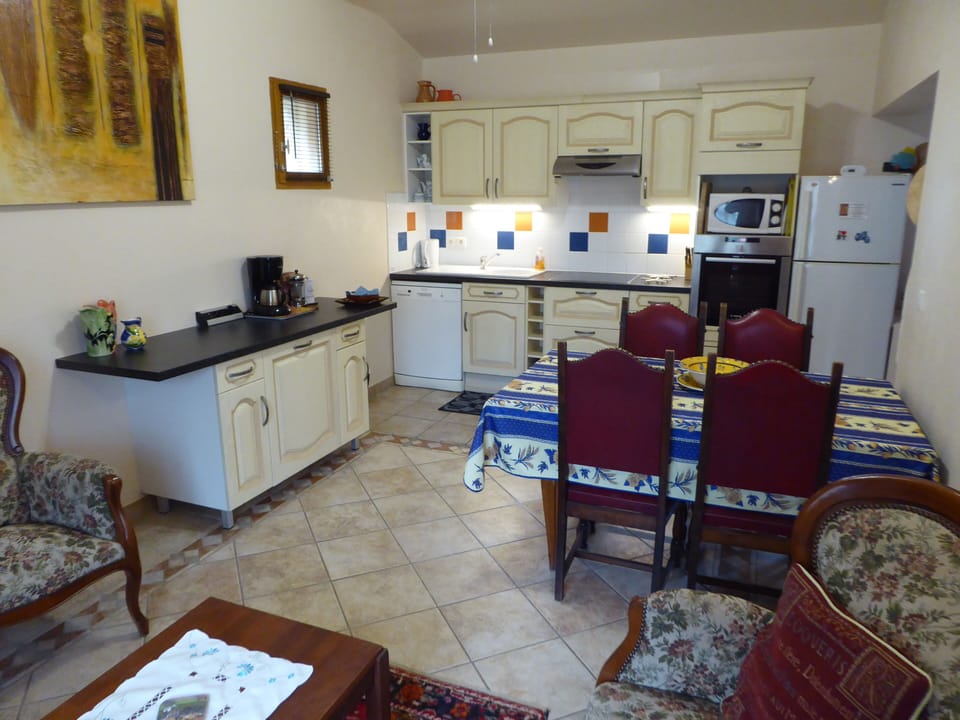 Open plan kitchen,dining, living
