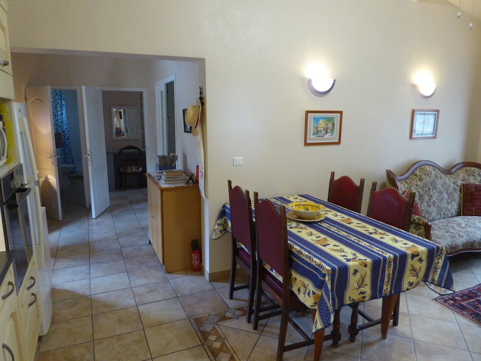 Entrance towards bedrooms