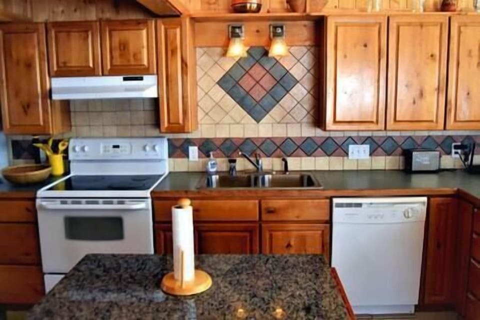 Kitchen (2)