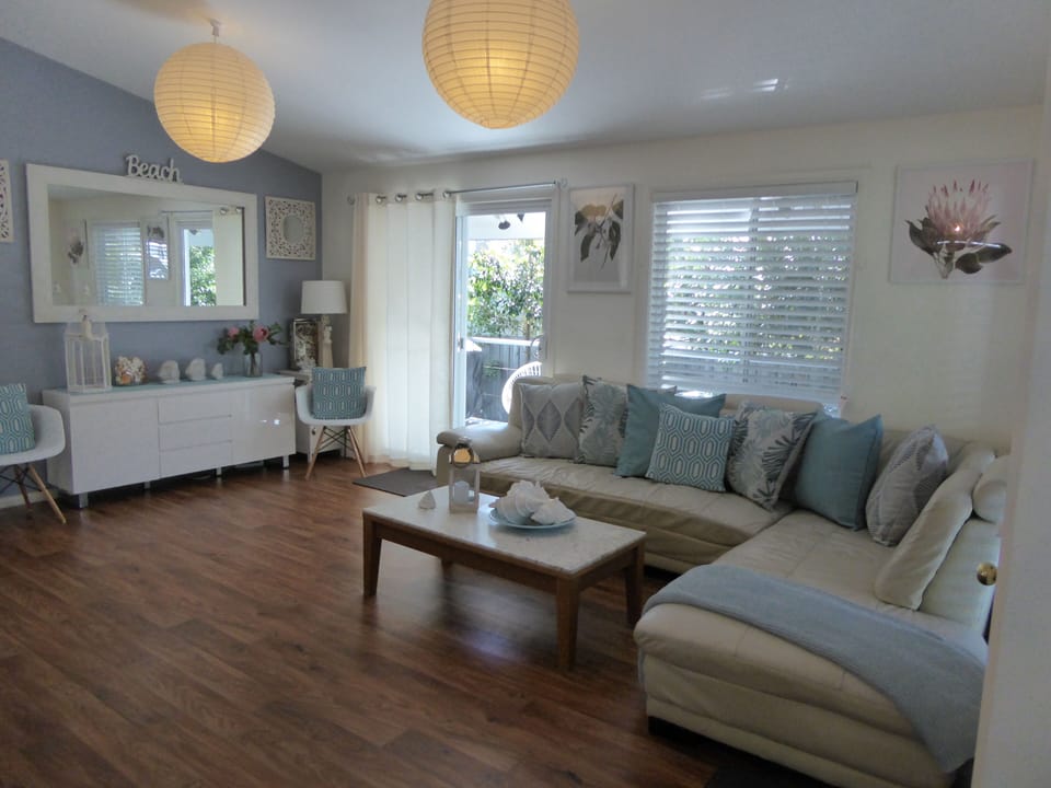 Open plan lounge/dining room