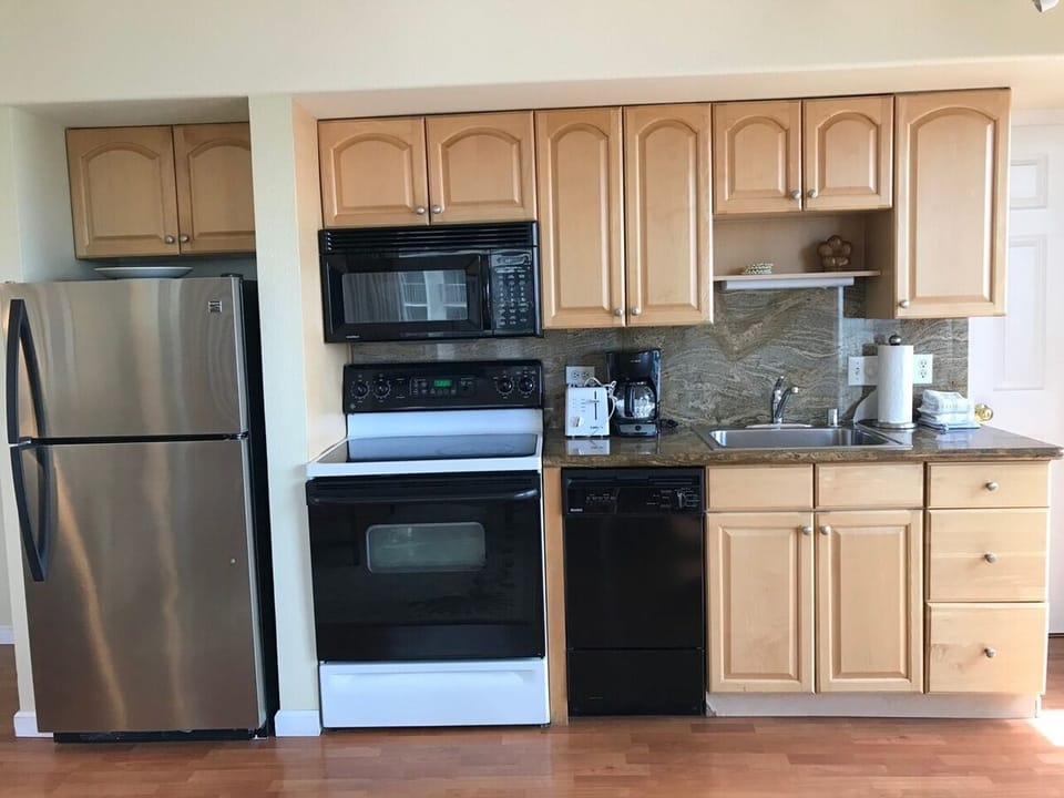 full kitchen