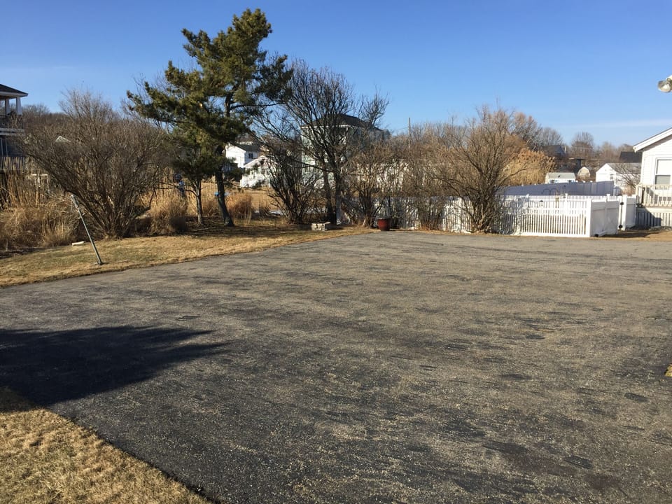 huge driveway for parking 6 plus cars