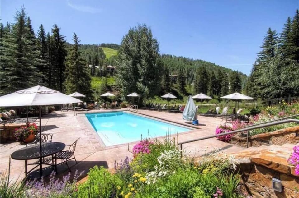 Outdoor slopeside pool
