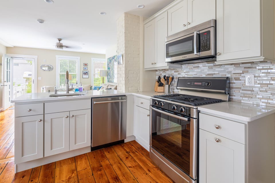 Kitchen with gas cooking