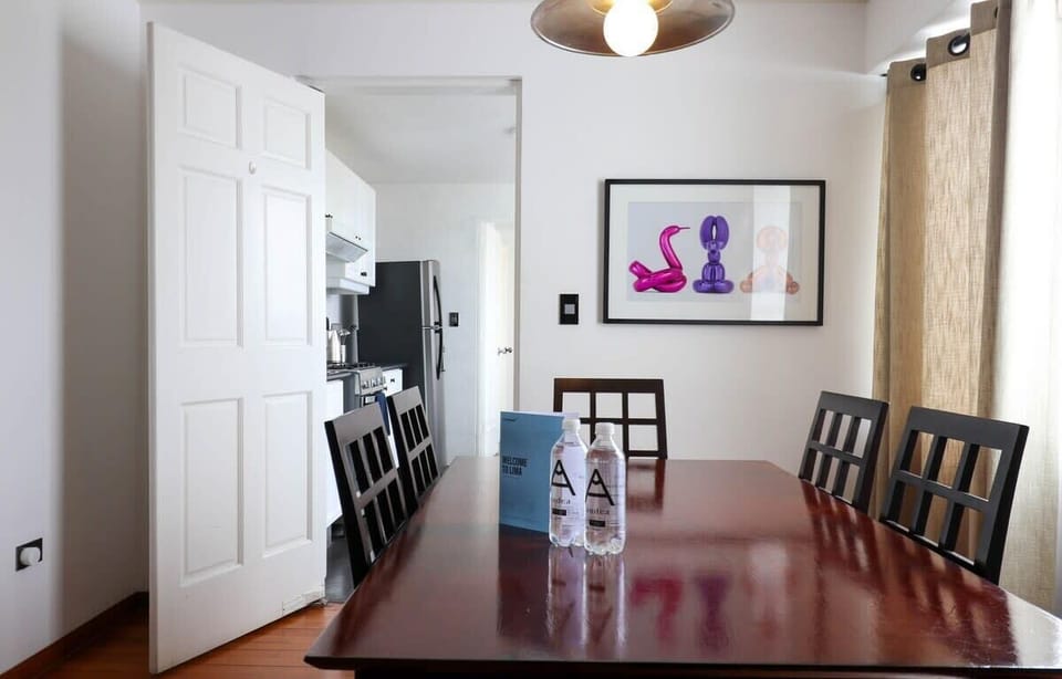 Family Dining Room for Up to 6 People