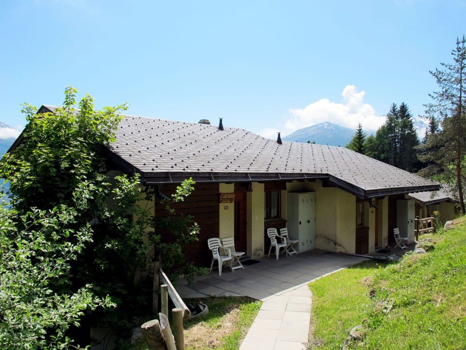 Property, House, Building, Cottage, Home, Real Estate, Roof, Architecture, Rural Area, Estate