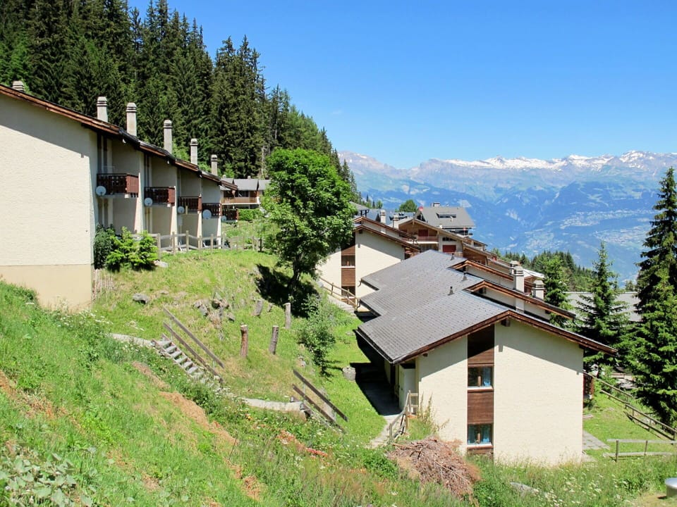 Mountainous Landforms, Mountain, Property, House, Mountain Range, Alps, Hill Station, Real Estate, Mountain Village, Architecture