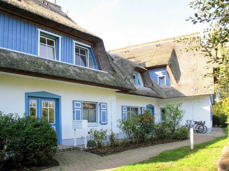Property, House, Home, Building, Cottage, Real Estate, Residential Area, Neighbourhood, Architecture, Roof