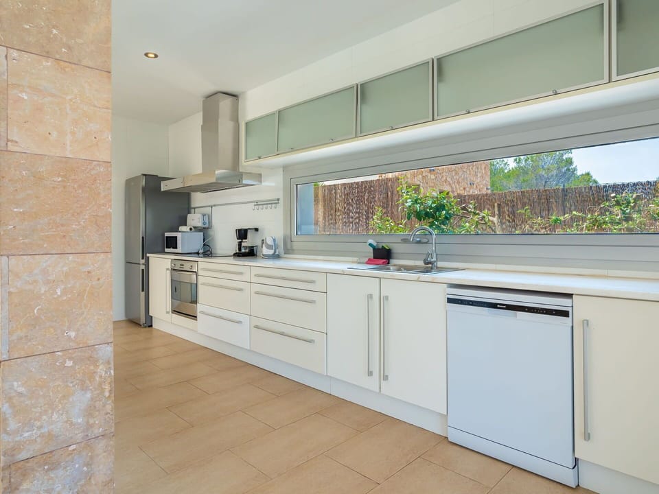 Cabinetry, Countertop, Building, Tap, Kitchen, Kitchen Appliance, Wood, Kitchen Stove, House, Floor