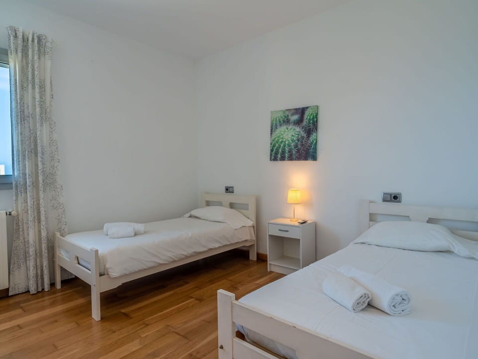 Furniture, Property, Comfort, Building, Wood, Bed, Floor, Bed Frame, Flooring