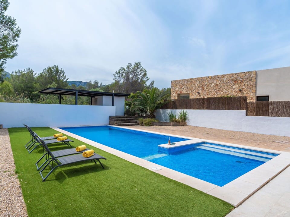 Plant, Sky, Cloud, Azure, Building, Swimming Pool, Shade, Rectangle, Tree, Grass