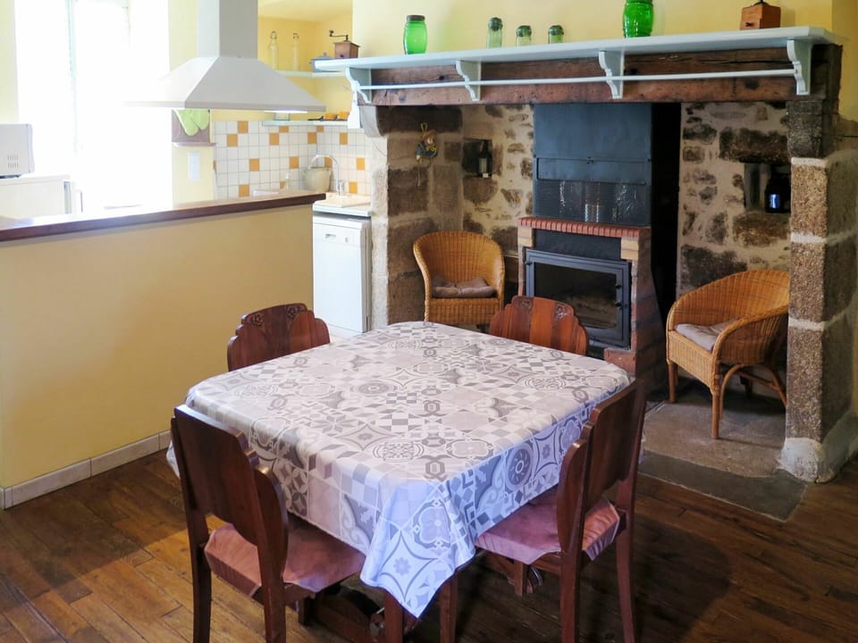 Furniture, Table, Wood, Interior Design, Chair, Tablecloth, Flooring, Floor, Hardwood, Rectangle