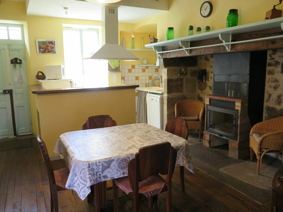 Table, Furniture, Chair, Lighting, Wood, Interior Design, Kitchen, Floor, Flooring, Wall