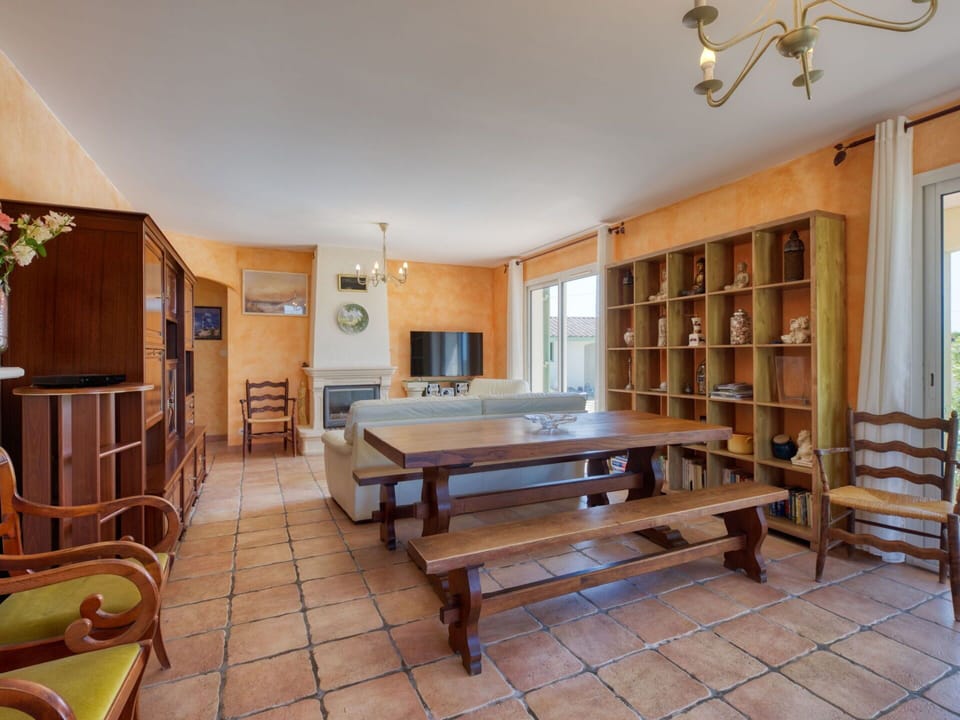 Table, Furniture, Building, Window, Wood, House, Interior Design, Drawer, Flooring, Floor