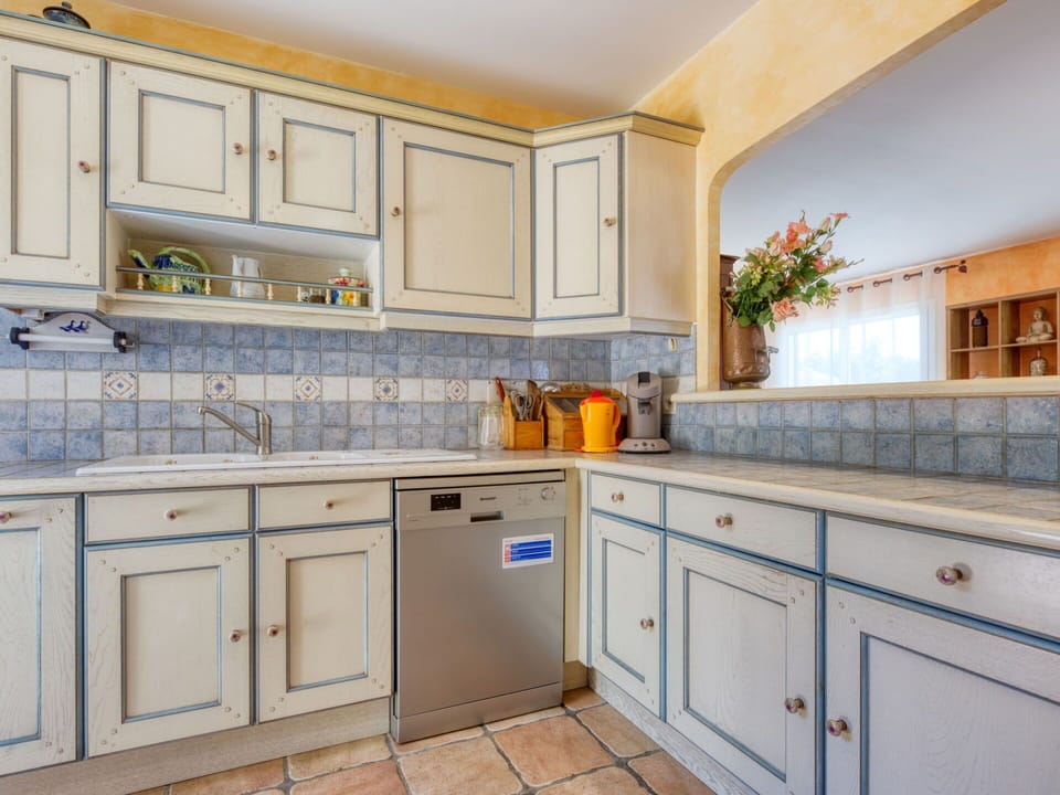 Cabinetry, Countertop, Property, Furniture, Building, Kitchen Sink, Kitchen, Interior Design, Flooring, Wood