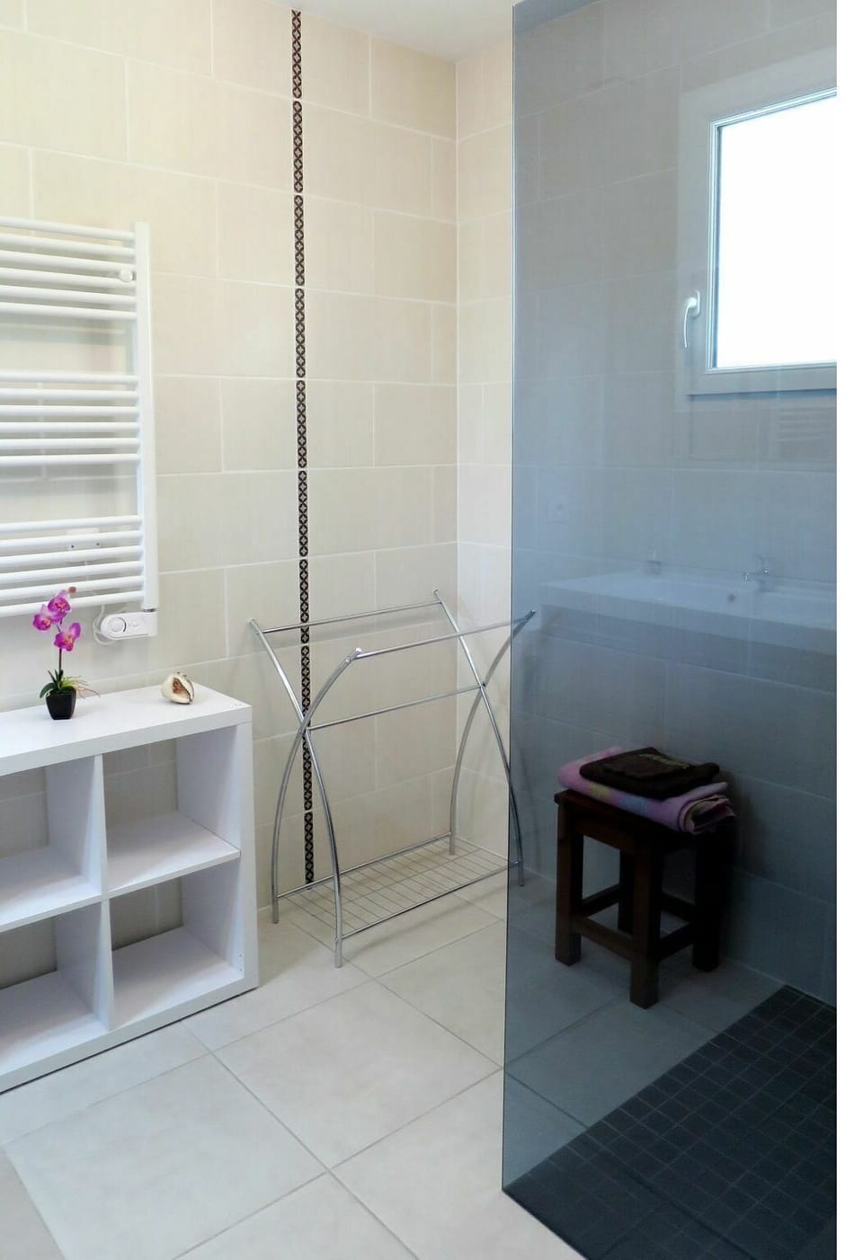 Room, Bathroom, Tile, Property, Floor, Interior Design, Flooring, Furniture, House, Building