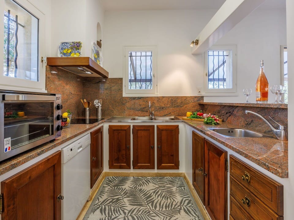 Cabinetry, Property, Sink, Kitchen Sink, Countertop, Window, Tap, Wood, Interior Design, Lighting