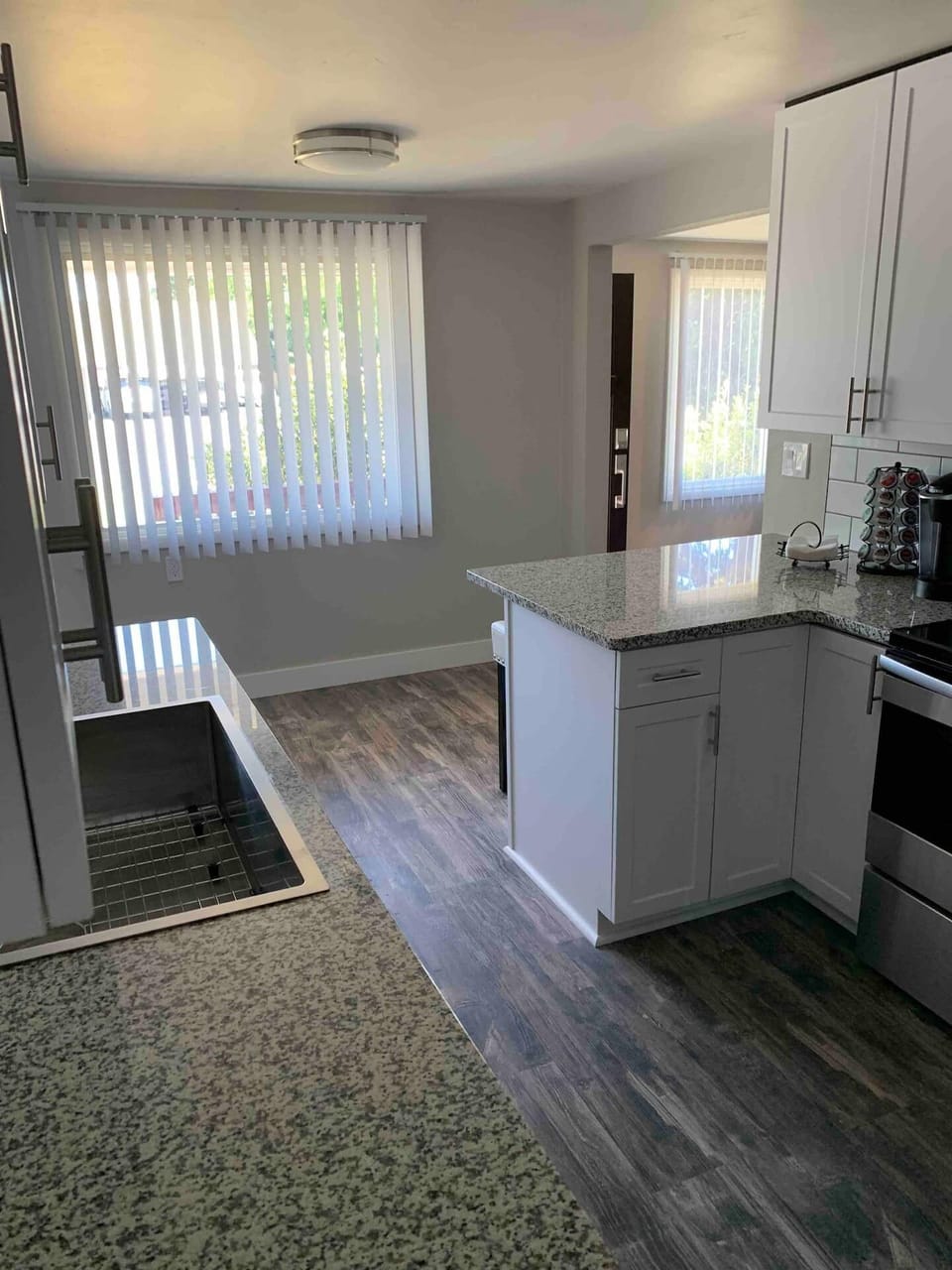 Kitchen
Keurig machine (free coffee, Tea)