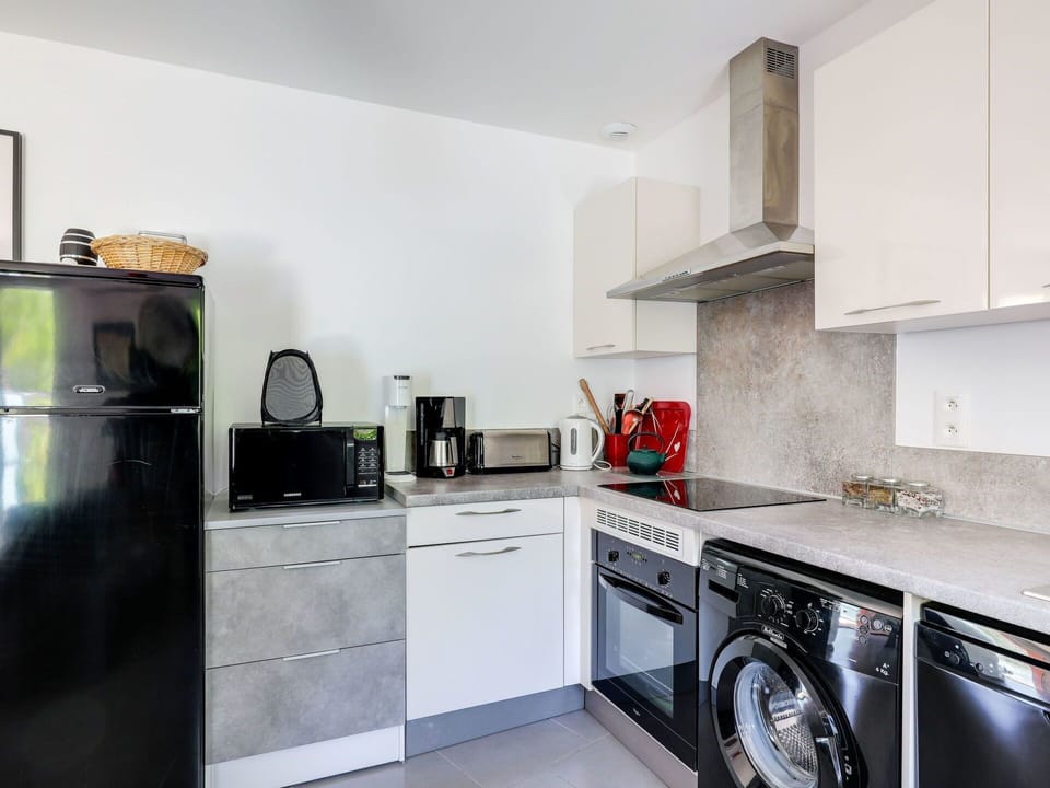 Property, Room, Kitchen, Countertop, Cabinetry, Furniture, Major Appliance, Interior Design, Building, Real Estate