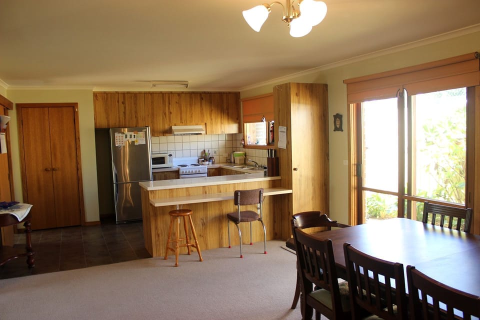 Kitchen dining area