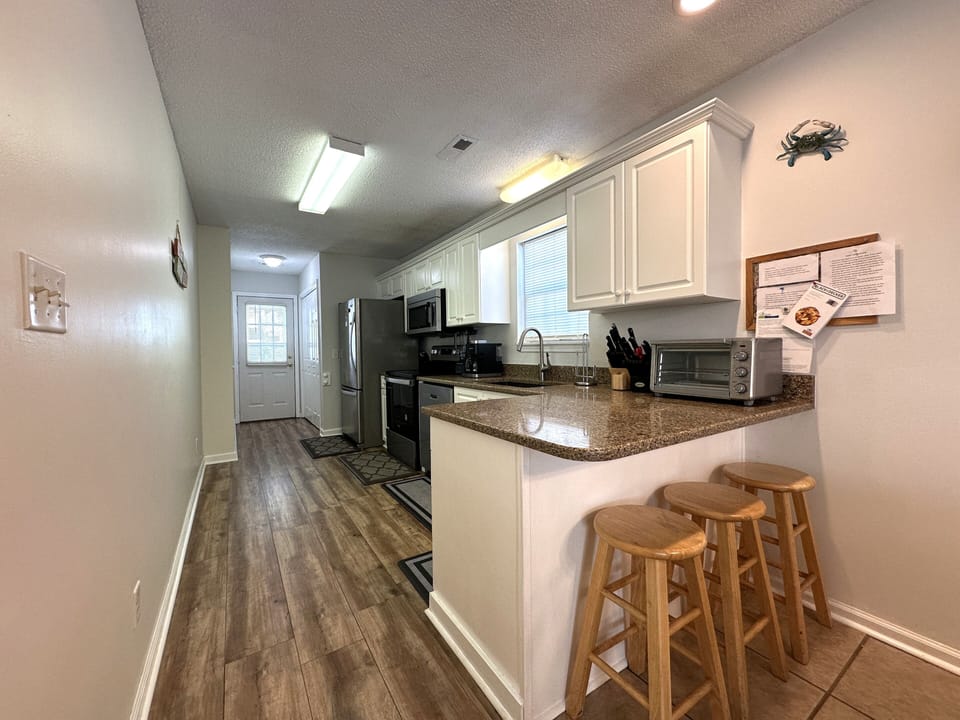 A fully equipped kitchen makes meal prep a breeze!