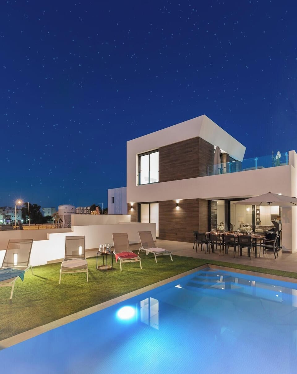 Welcome to the villa of your dreams! Let our home be the base for a perfect Campello visit.