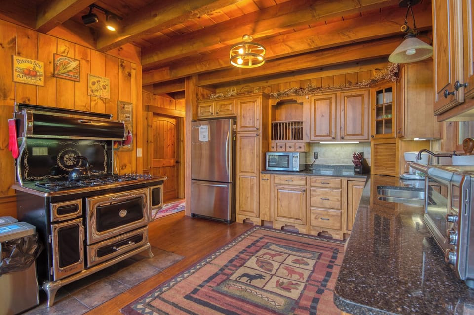 Fully Applianced Kitchen