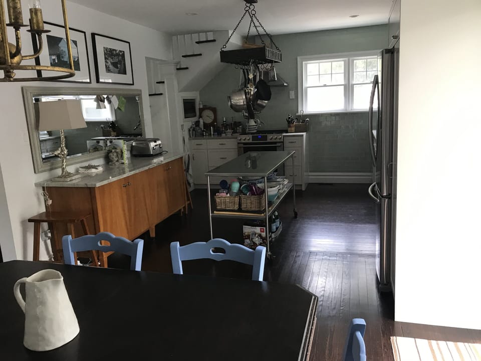 Dining room into kitchen 