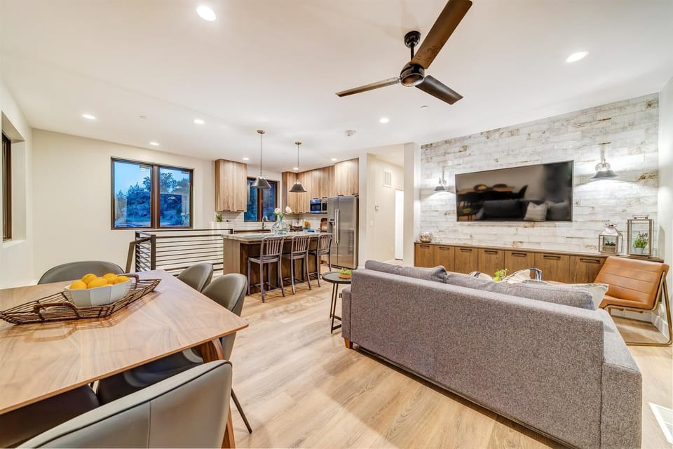 Living room, Kitchen and Dining Area
