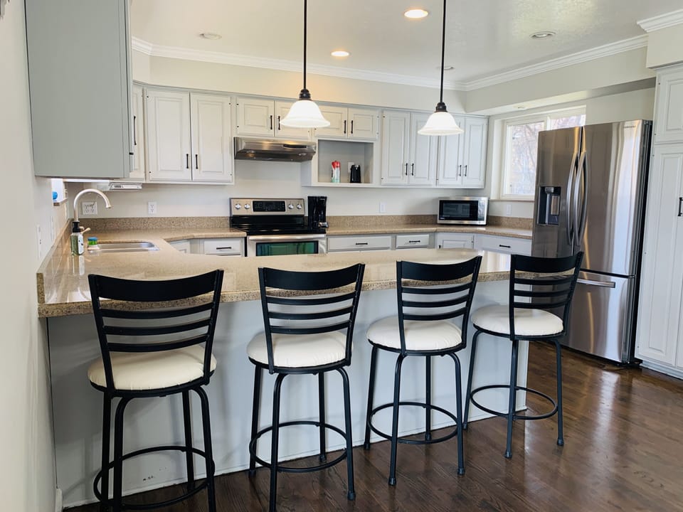 Large bar area in kitchen