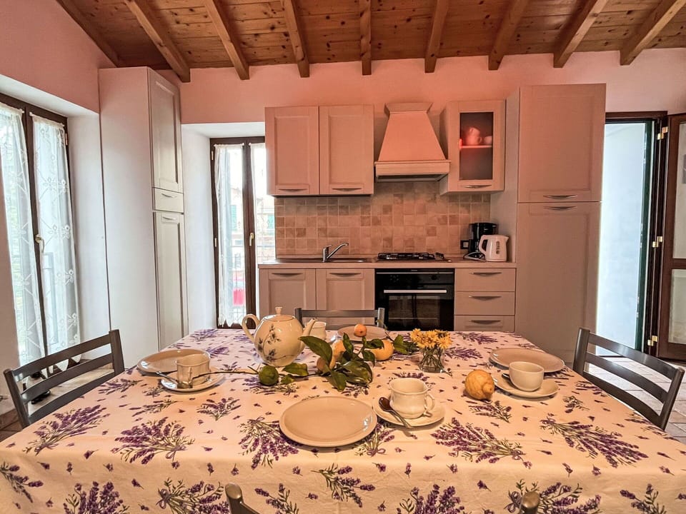 Furniture, Flooring, Wood, Interior Design, Table, Kitchen & Dining Room Table, Dining Room, Chair, Floor, Tablecloth