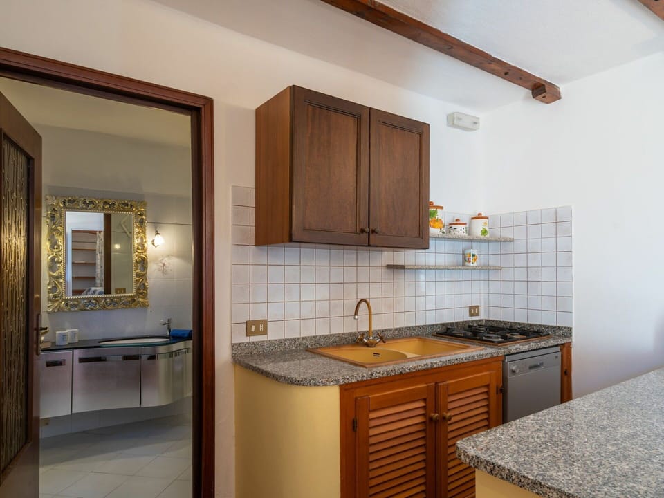 Mirror, Tap, Cabinetry, Sink, Kitchen Sink, Plumbing Fixture, Property, Countertop, Building, Furniture