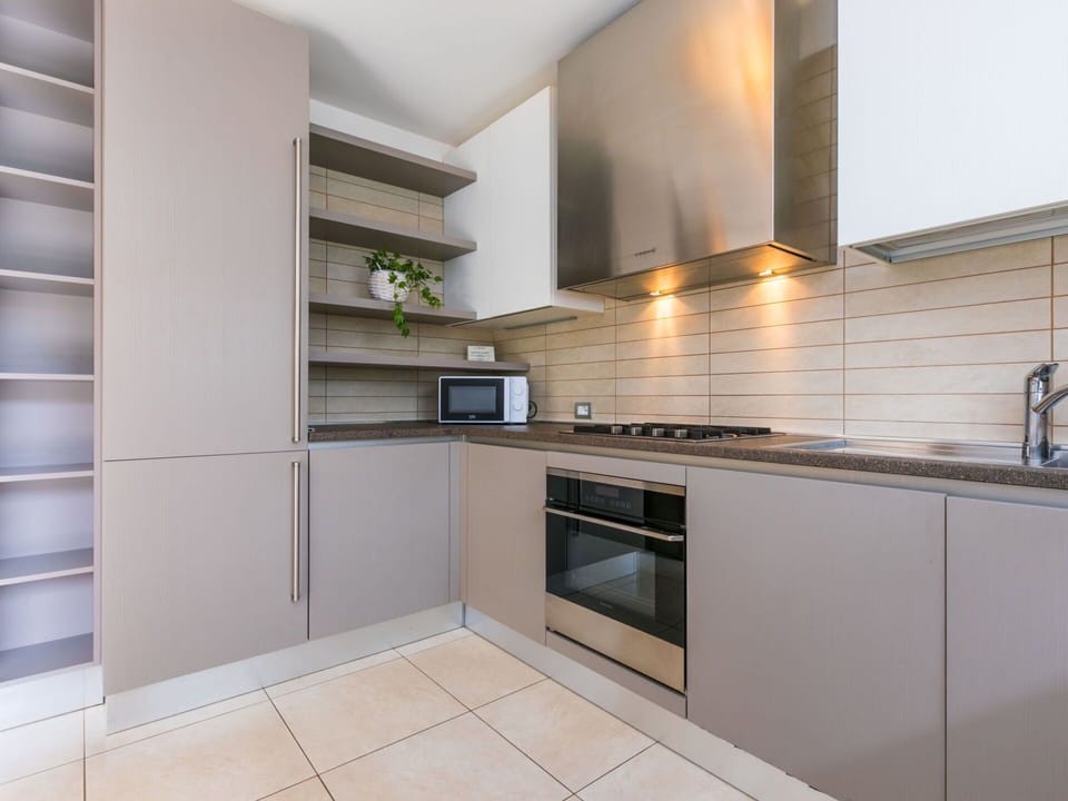 Wood, Lighting, Interior Design, Flooring, Floor, Living Room, Real Estate, Hardwood, Table, Beam