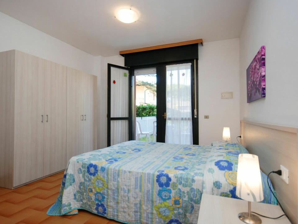 Furniture, Comfort, Textile, Wood, Lighting, Interior Design, Architecture, Paint, Flooring