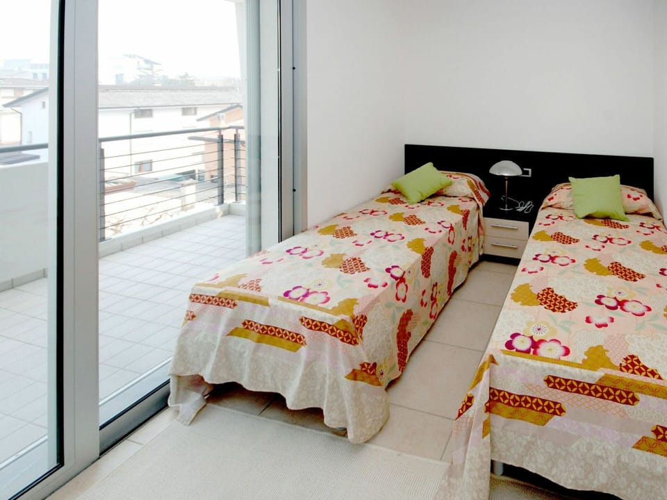 Bedroom, Bed, Furniture, Room, Bedding, Bed Sheet, Property, Bed Frame, Interior Design, Product