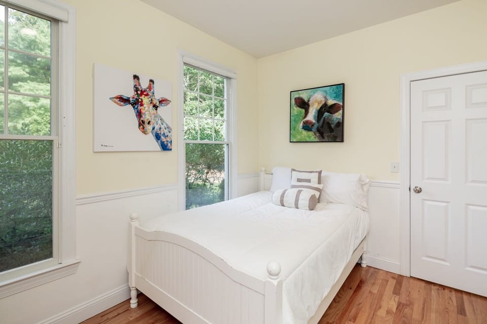First Floor (6th) Bedroom