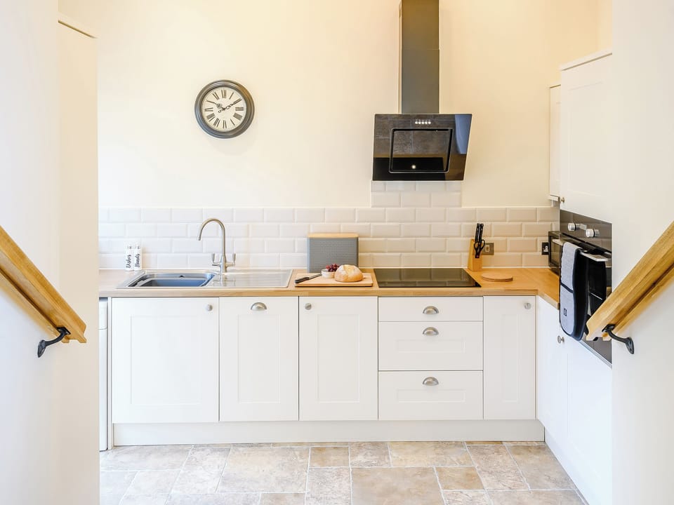 Kitchen | Priors Lodge Barns - Pipistrelle - Priors Lodge Barns , Bream, near Lydney