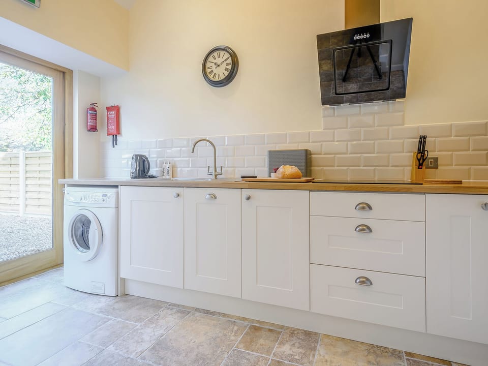 Kitchen | Priors Lodge Barns - Pipistrelle - Priors Lodge Barns , Bream, near Lydney