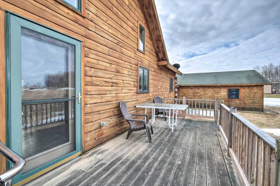 Deck | Outdoor Dining Area